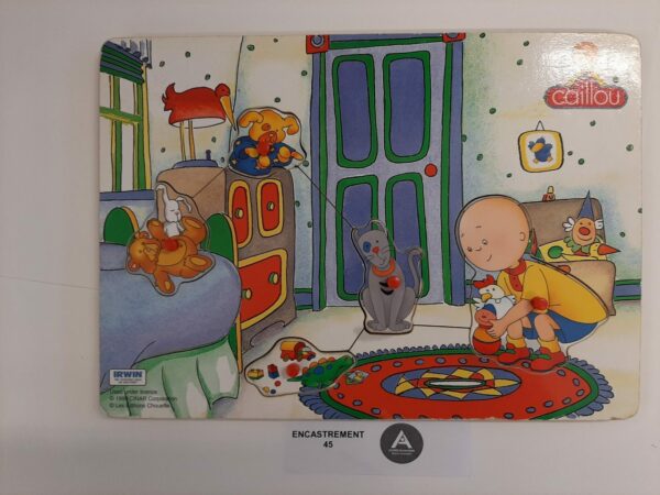 Caillou dans sa chambre