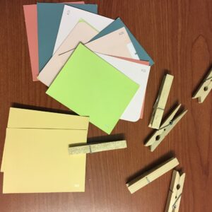 Les épingles colorées