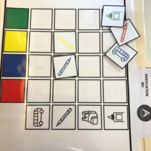 De quelle couleur sont les acticles scolaires